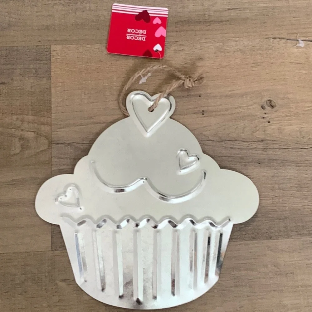 Galvanized Cupcake‎ Sign